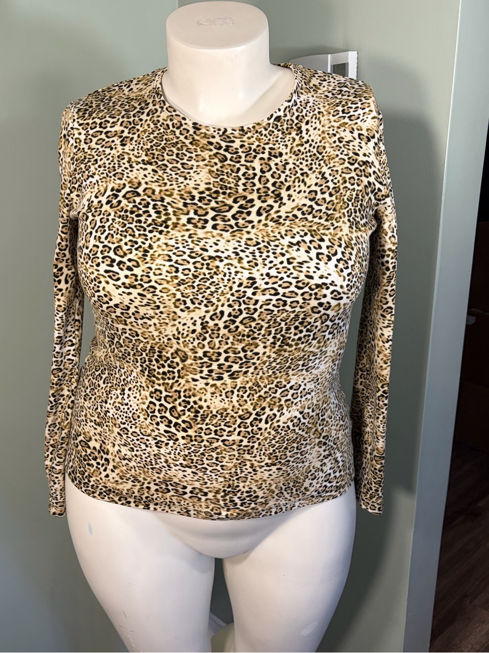 93. Jones New York Signature Leopard Print Long Sleeve Women’s Top - Tan